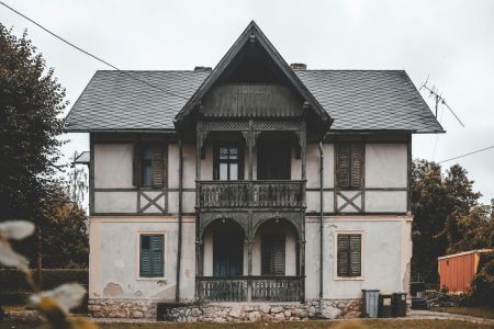 Charming Abode Capture